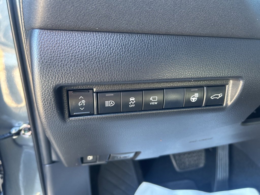 Used 2021 Toyota Venza Limited w/ Carpet Mat Package (TMS) image 13