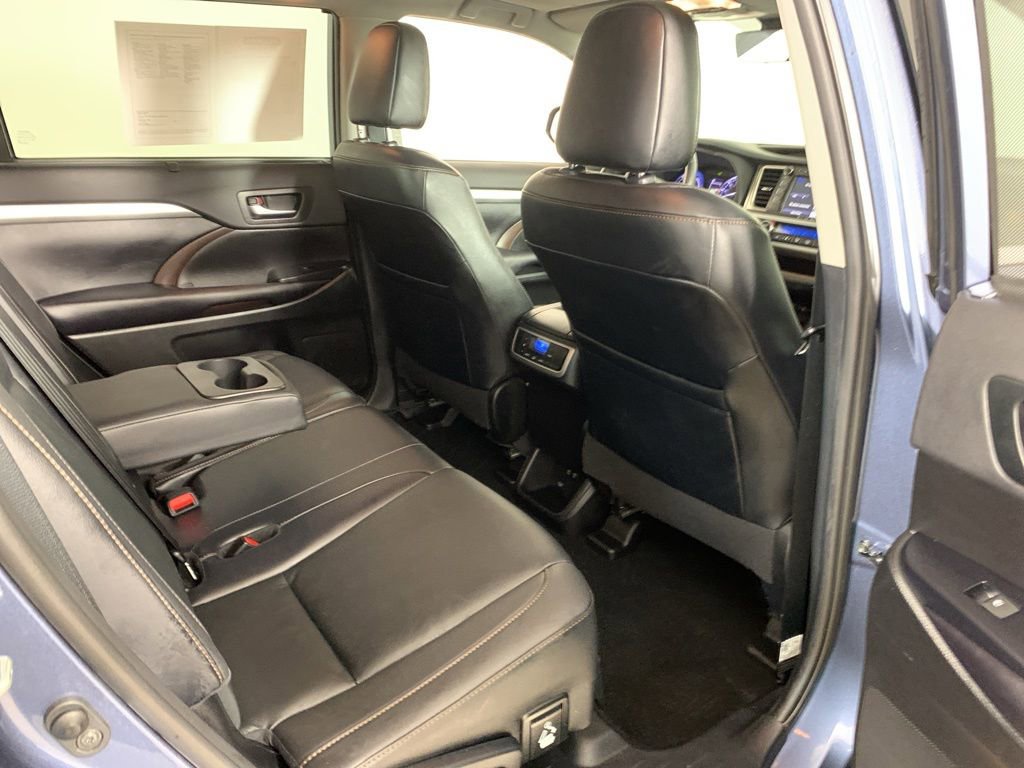 Used 2019 Toyota Highlander XLE AWD/4WD image 37