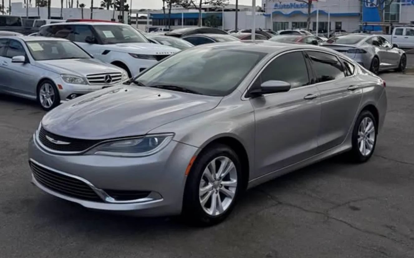 Used 2015 Chrysler 200 Limited w/ Convenience Group FWD image 2