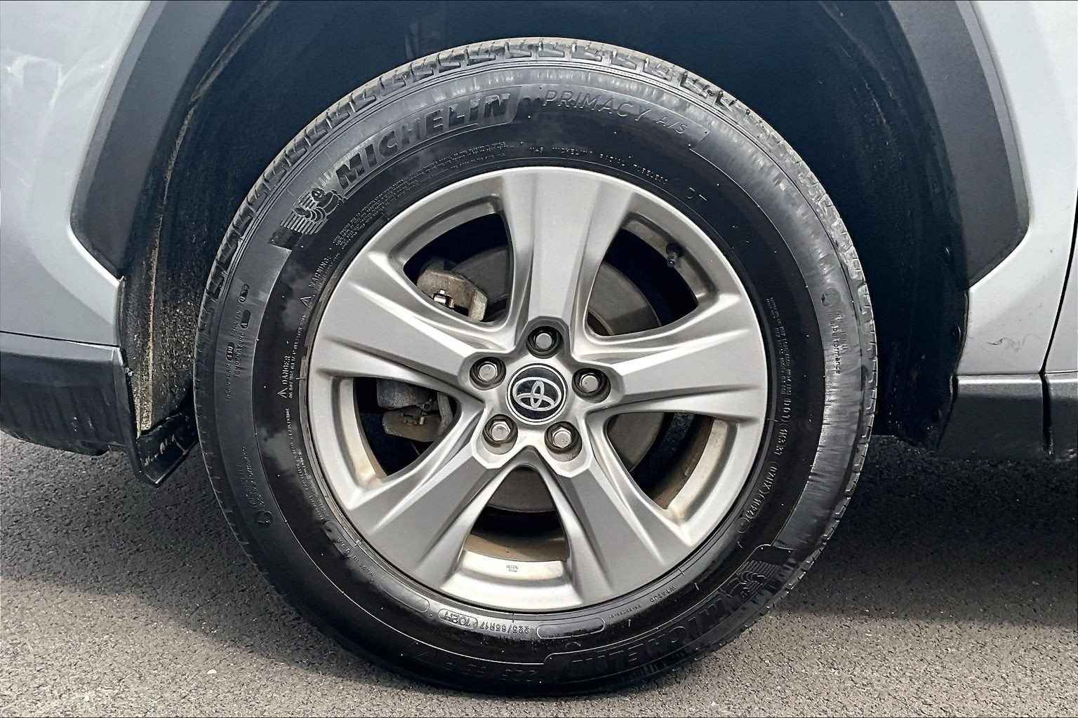 Used 2024 Toyota RAV4 XLE FWD image 9