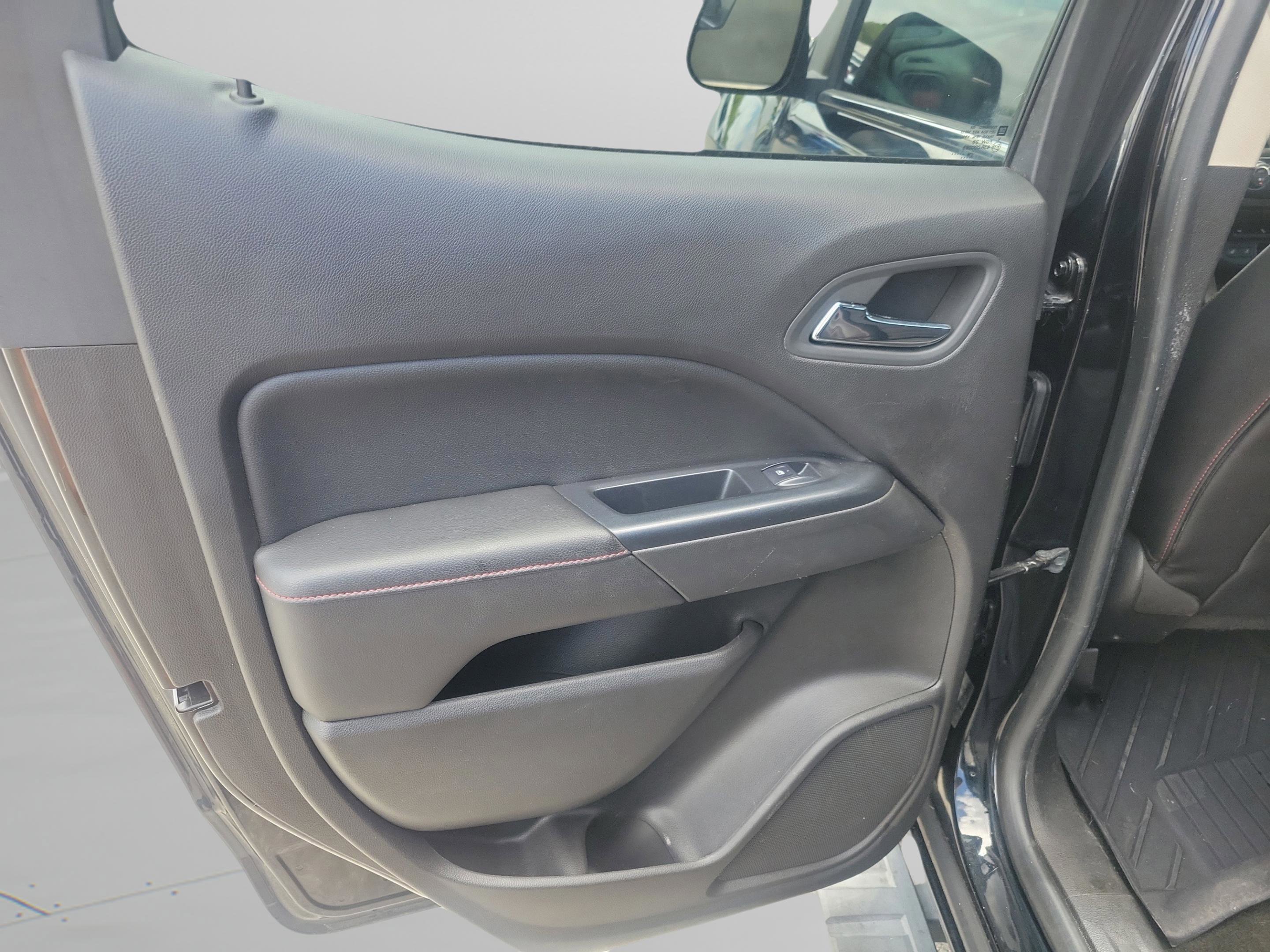 Used 2016 GMC Canyon SLE w/ All Terrain Package RWD image 11