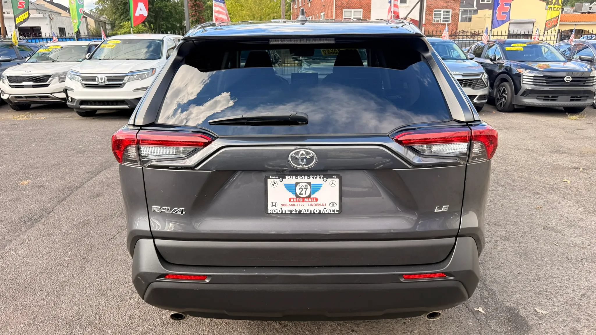 Used 2022 Toyota RAV4 LE FWD image 6