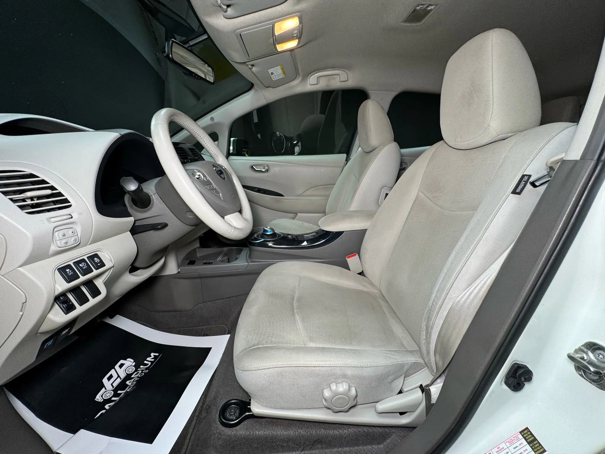 Used 2012 Nissan Leaf SV image 45