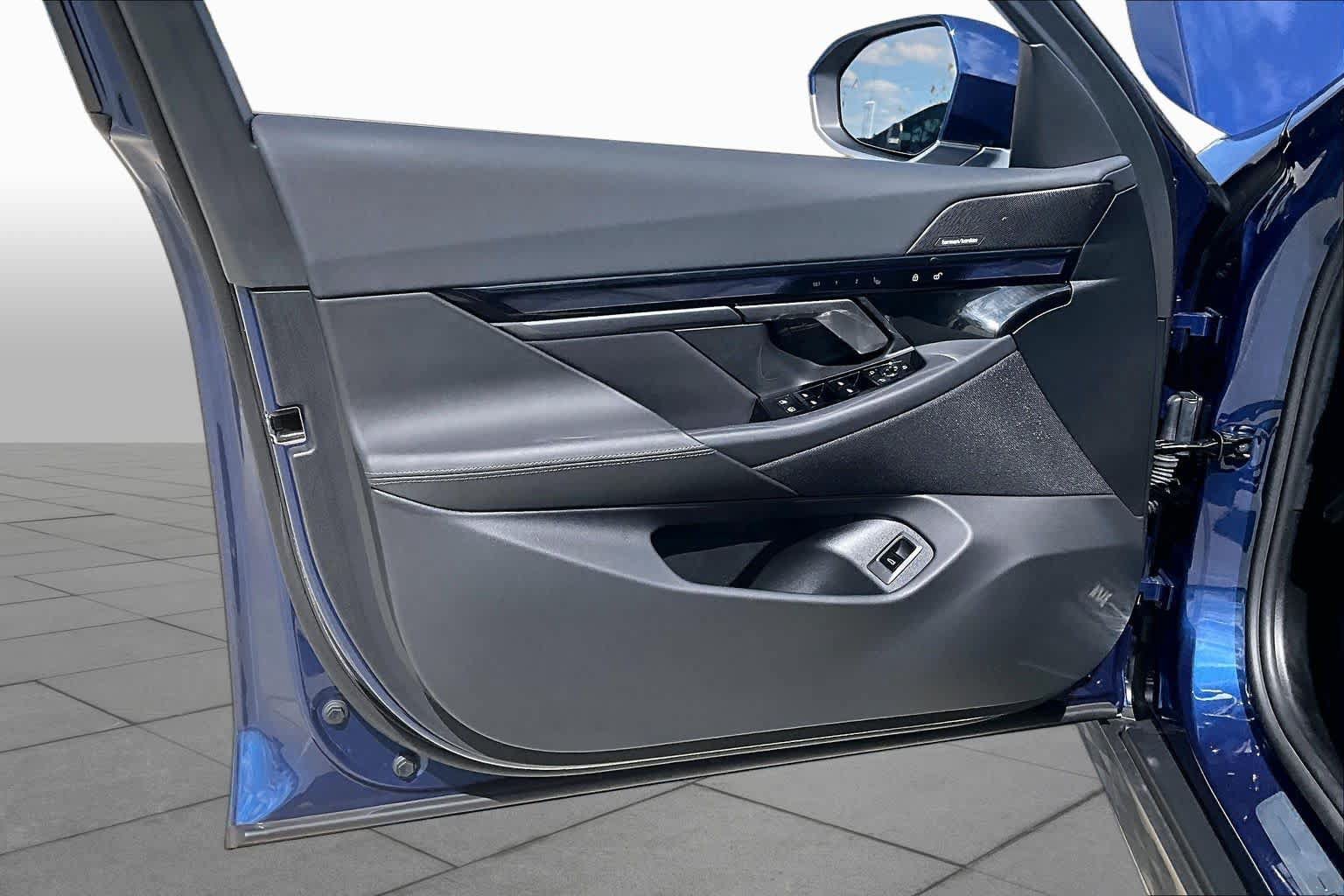Used 2027 BMW 530i RWD image 24