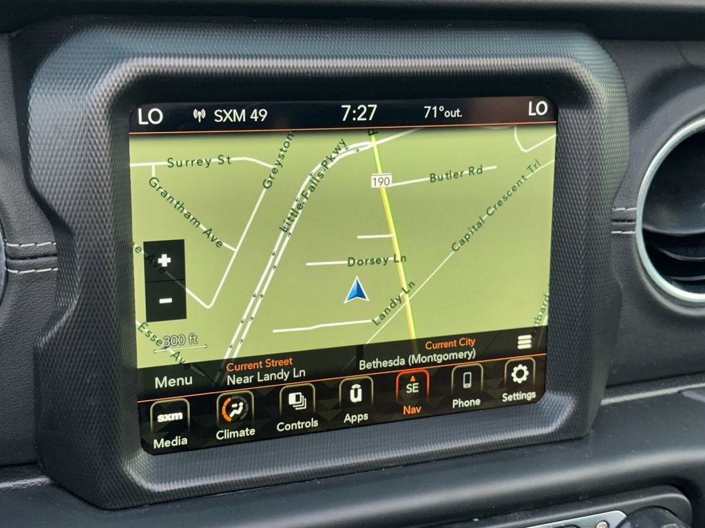 Used 2022 Jeep Wrangler Unlimited Sahara AWD/4WD image 26