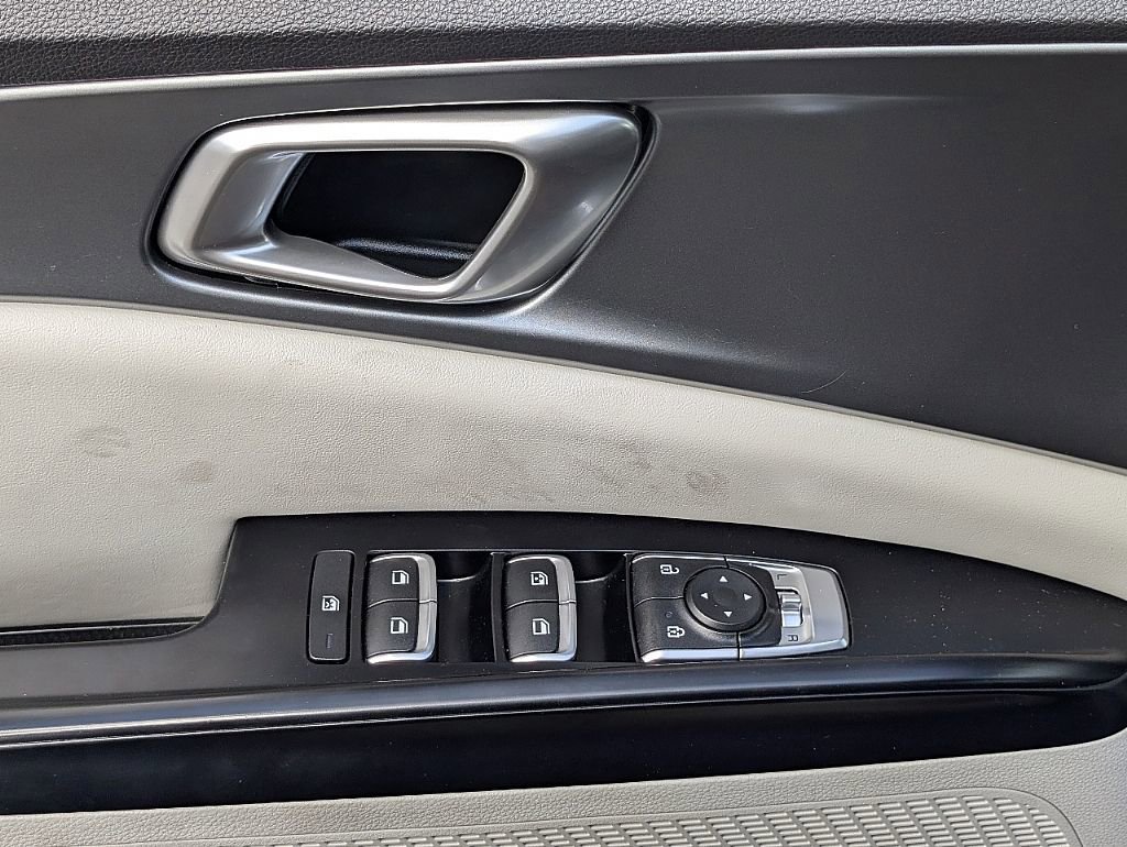 Used 2024 Kia Carnival LX FWD image 26