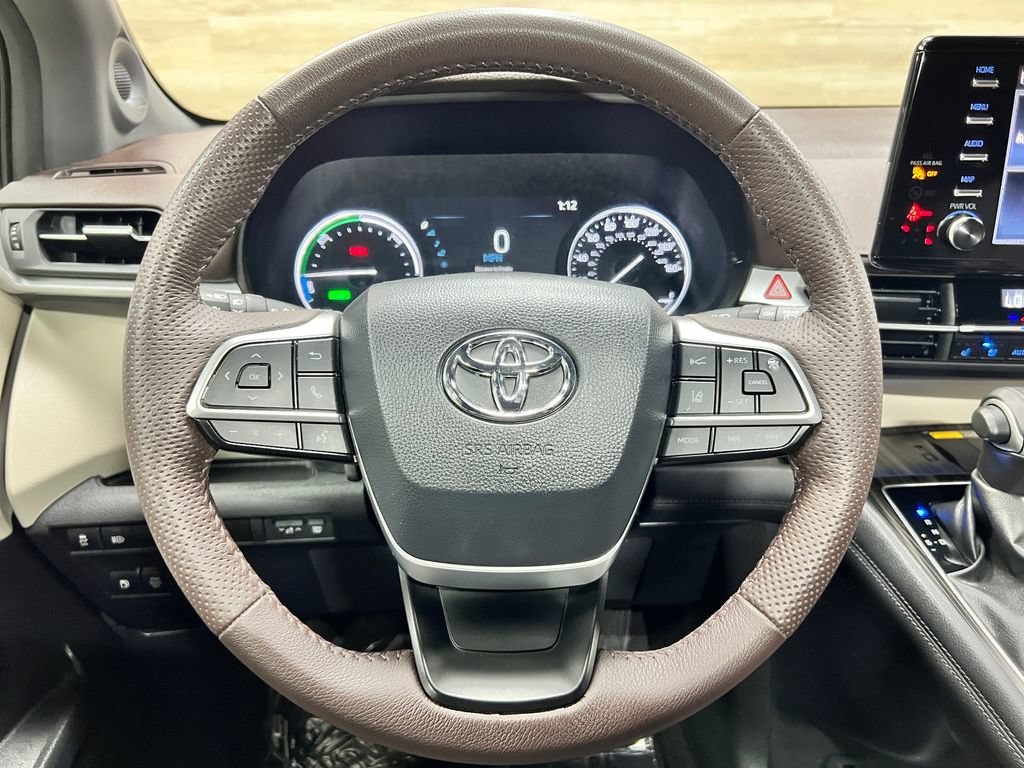 Used 2024 Toyota Sienna Platinum AWD/4WD image 25