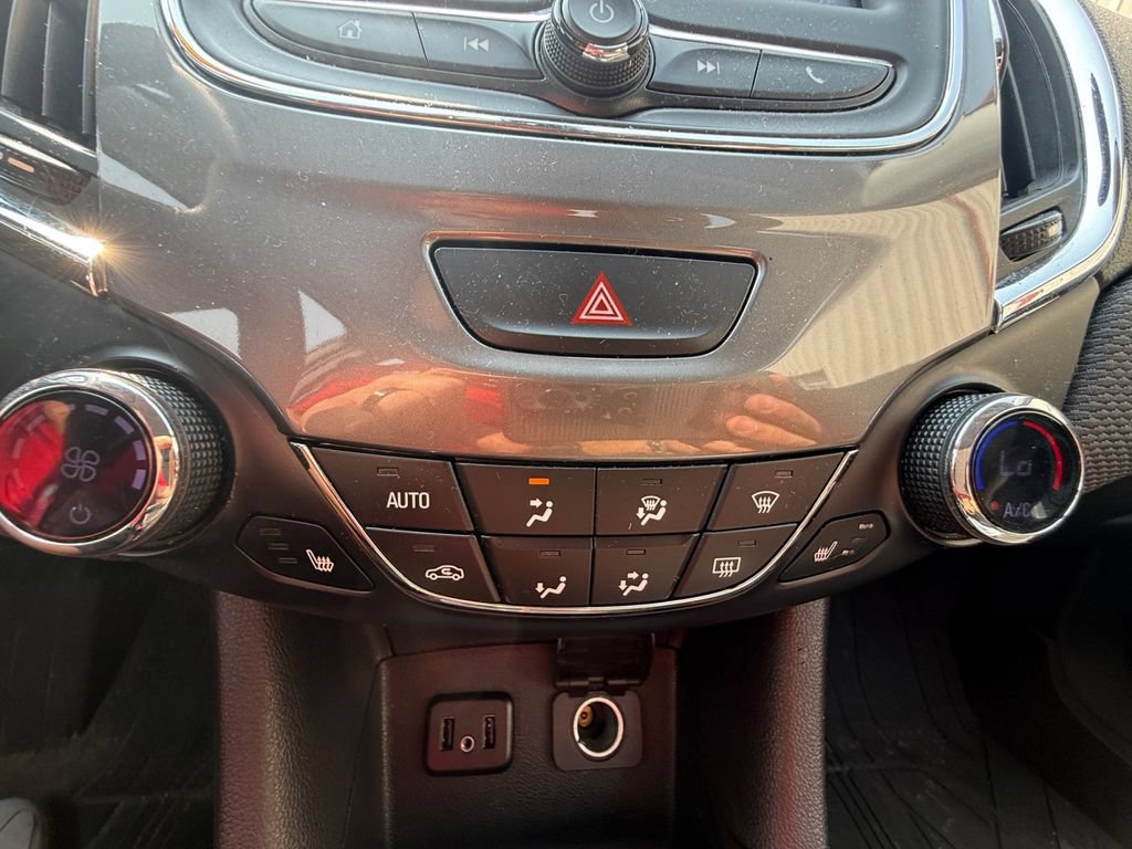 Used 2019 Chevrolet Cruze LT w/ LT True North Edition FWD image 27
