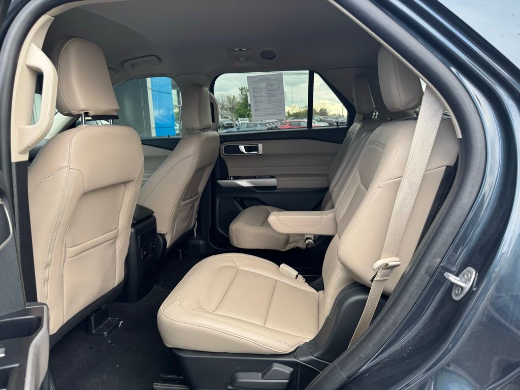 Used 2024 Ford Explorer XLT w/ Equipment Group 202A AWD/4WD image 7