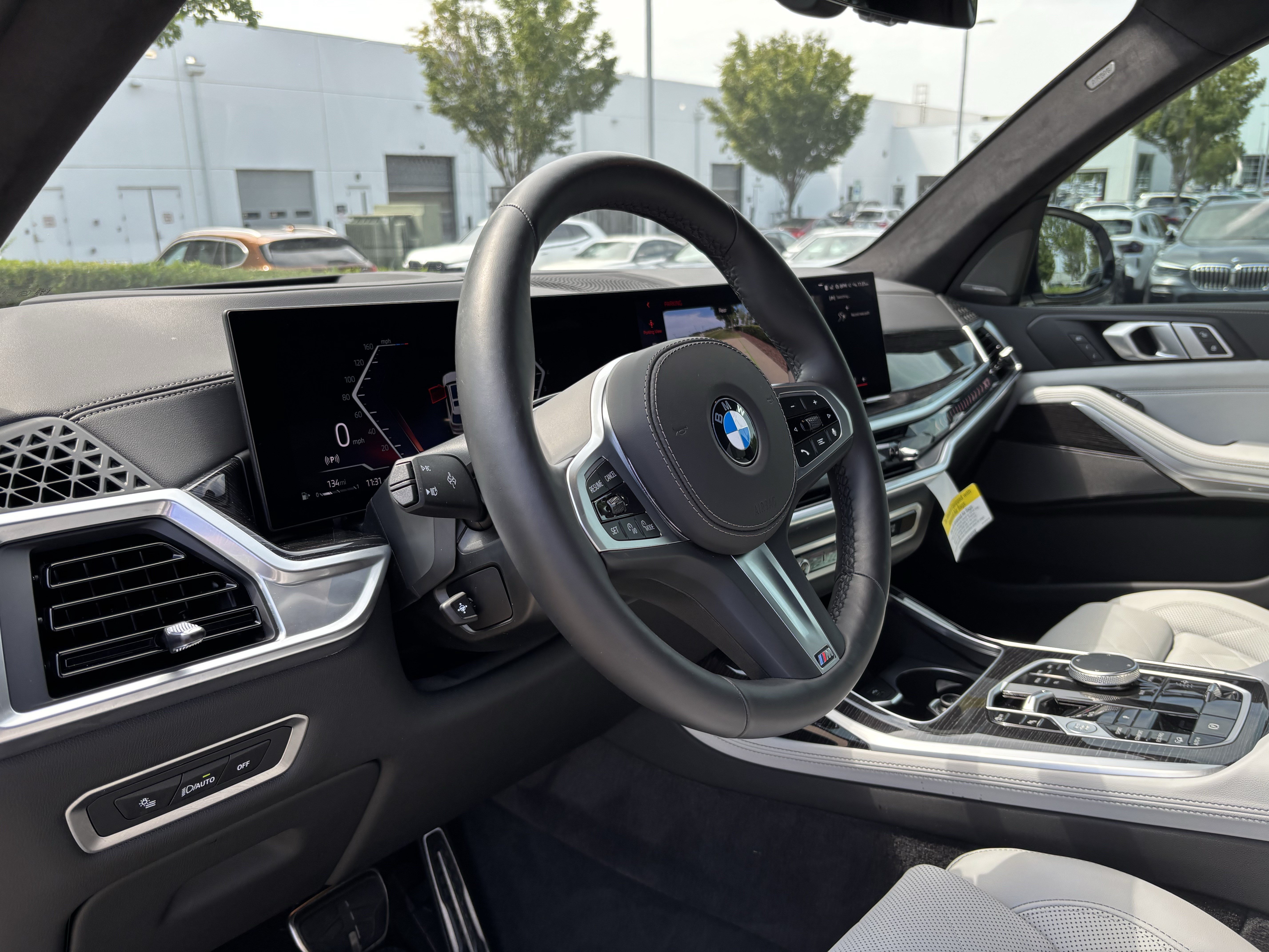 Used 2026 BMW X7 xDrive40i w/ M Sport Package AWD/4WD image 17