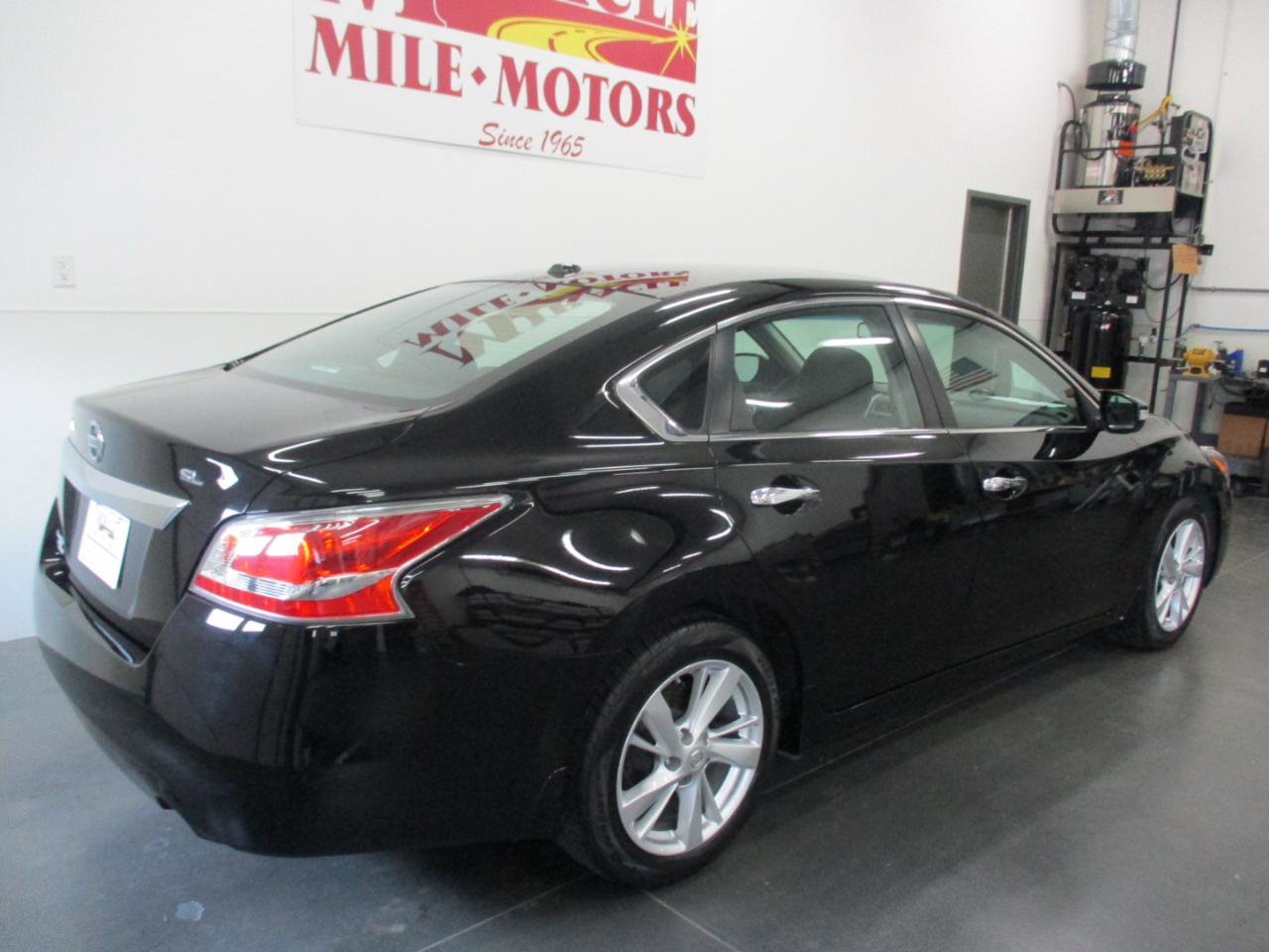 Used 2015 Nissan Altima 2.5 SL w/ Technology Package FWD image 7