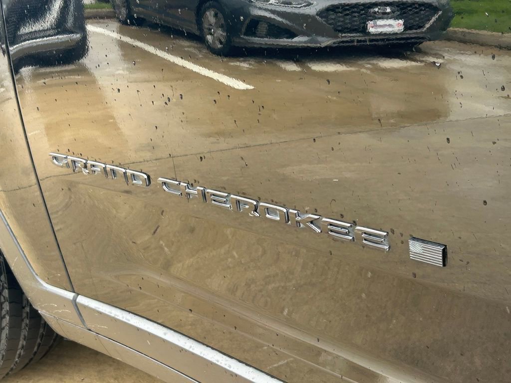 Used 2022 Jeep Grand Cherokee L Laredo RWD image 13