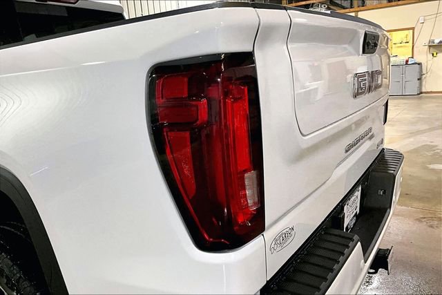 Used 2025 GMC Sierra 1500 AT4 w/ AT4 Premium Package AWD/4WD image 8