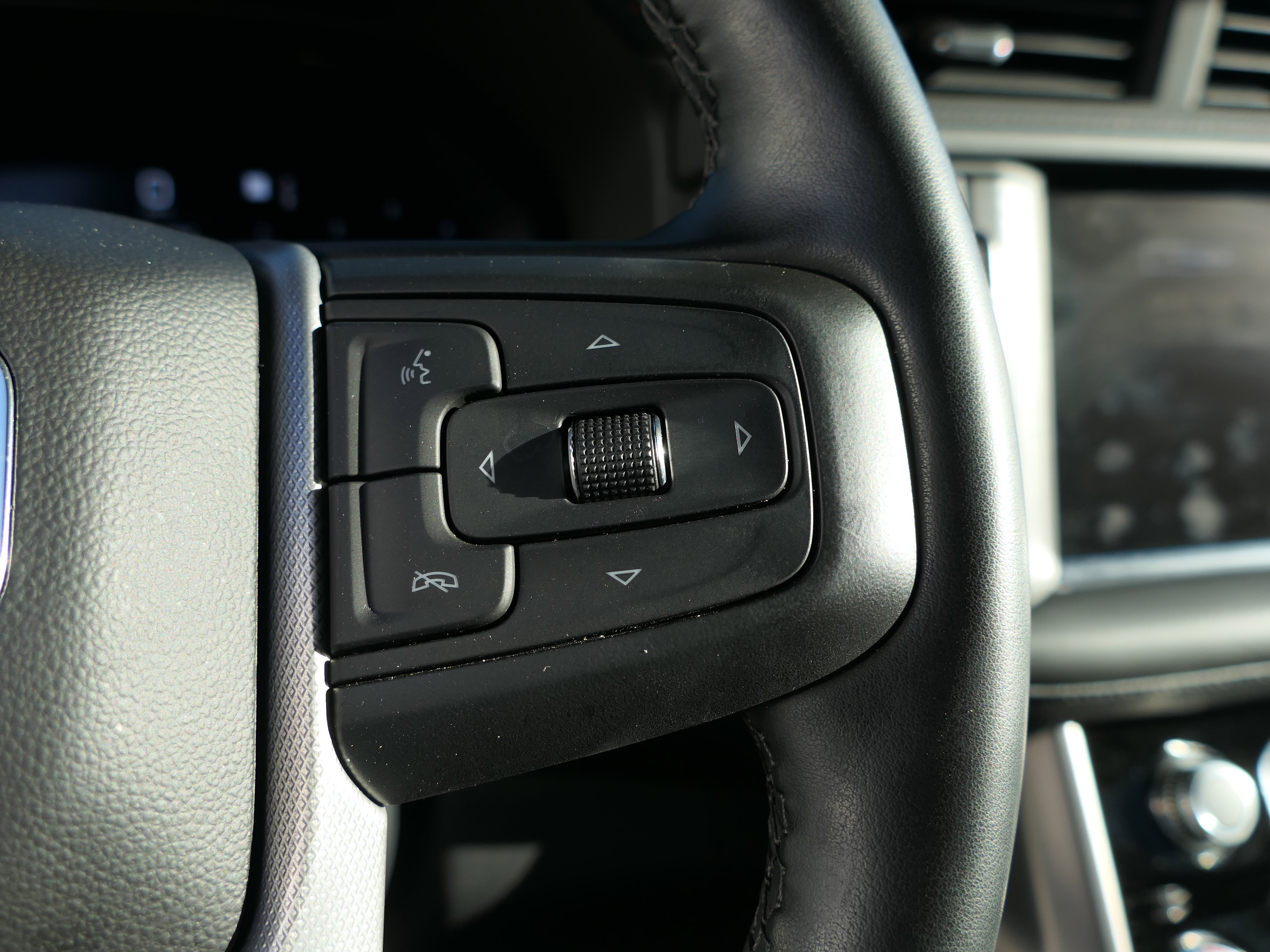 Used 2023 GMC Yukon XL Denali image 15