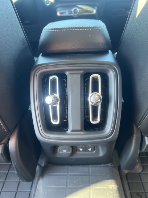Certified 2025 Volvo XC40 B5 Ultra w/ Climate Package AWD/4WD image 22