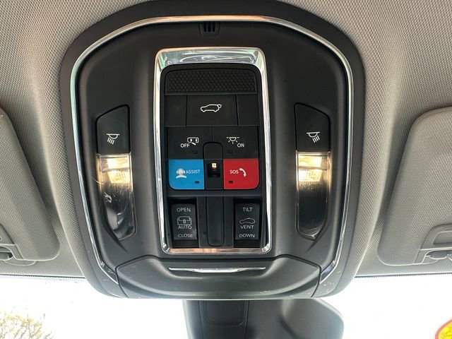 Used 2023 Jeep Grand Cherokee Laredo w/ Luxury Tech Group I AWD/4WD image 40