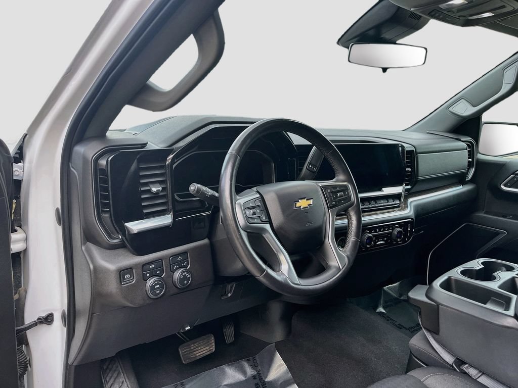 Used 2022 Chevrolet Silverado 1500 LT AWD/4WD image 9
