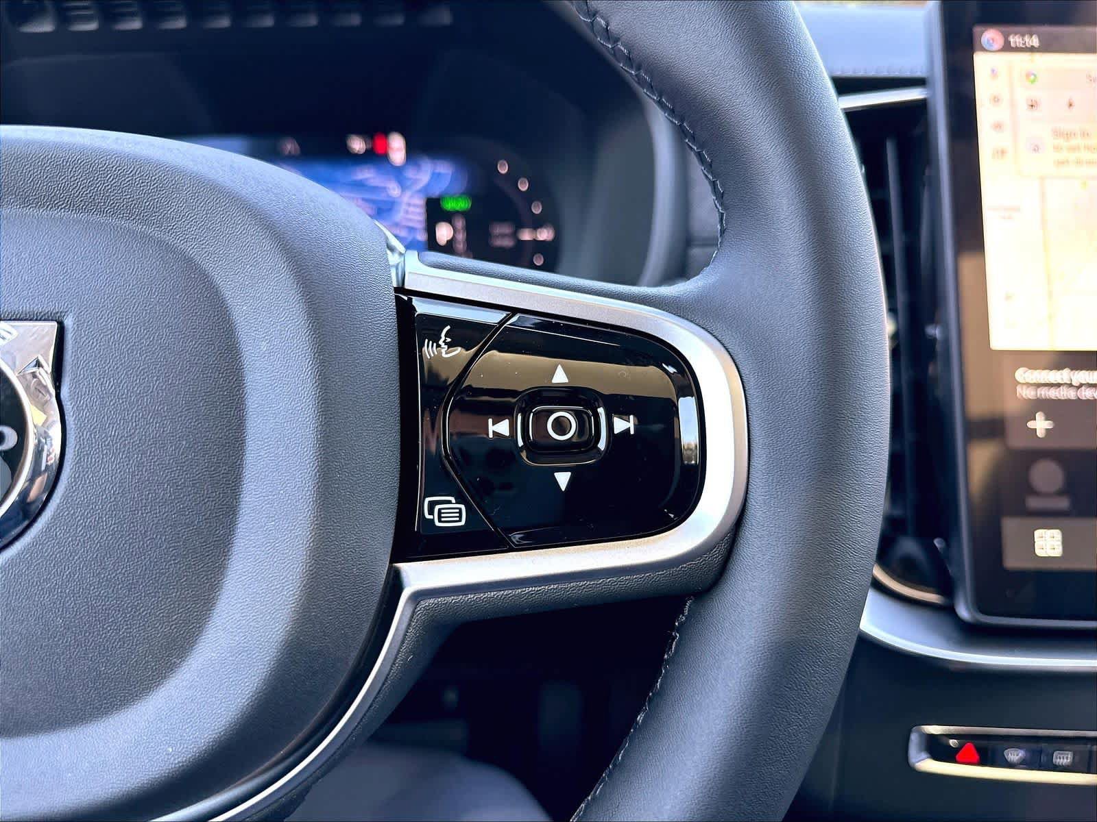 New 2026 Volvo XC90 T8 Plus w/ Protection Package AWD/4WD image 18