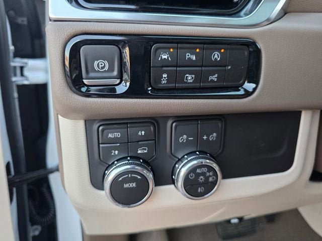 New 2026 GMC Yukon XL Denali w/ Sun & Power Step Package AWD/4WD image 27