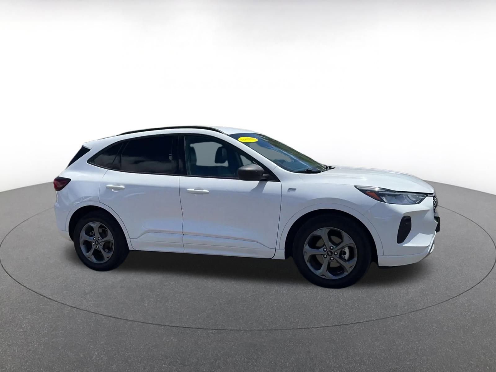 Used 2023 Ford Escape ST-Line image 2