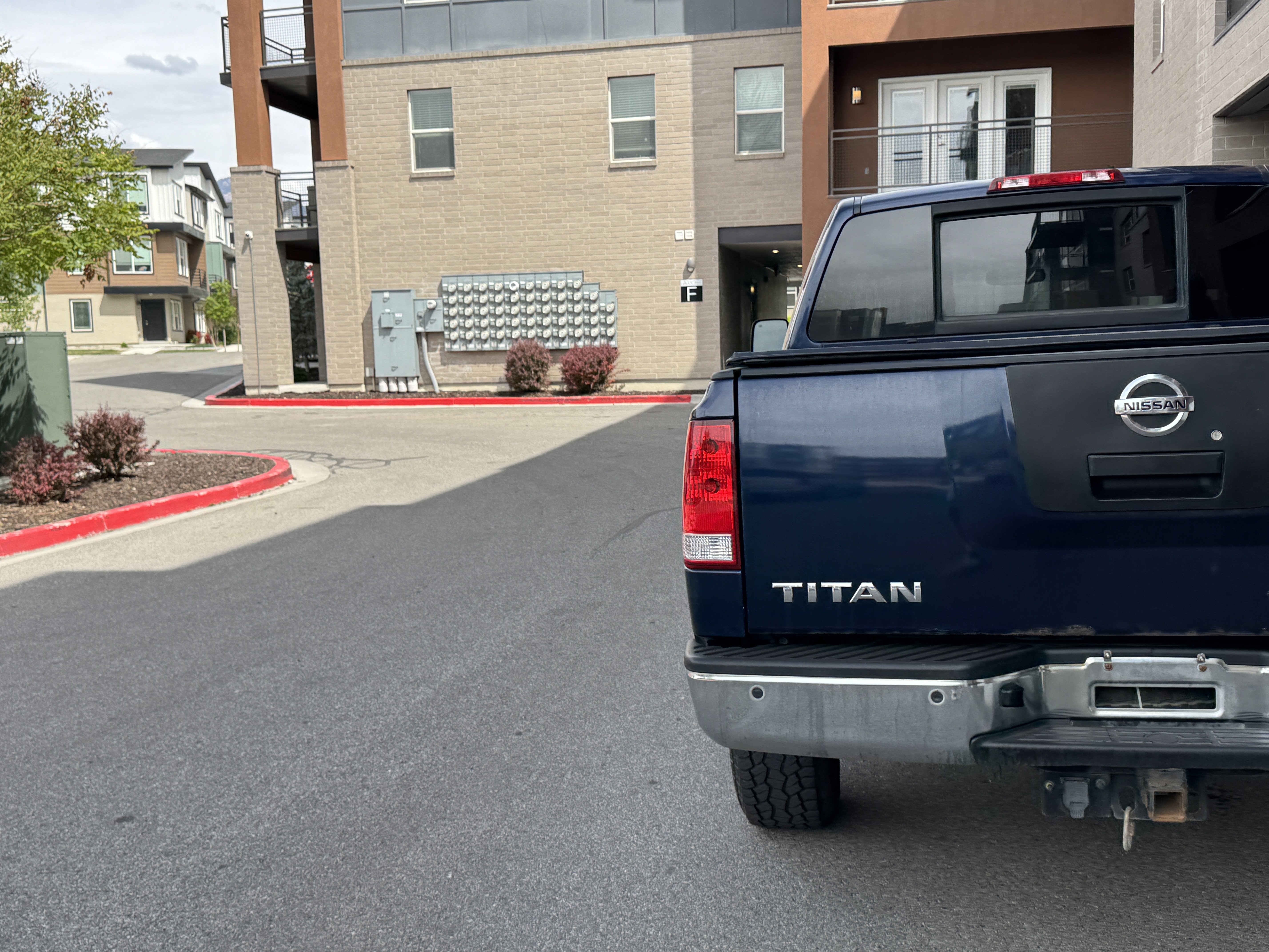 Used 2010 Nissan Titan SE w/ SE Value Truck Pkg AWD/4WD image 5