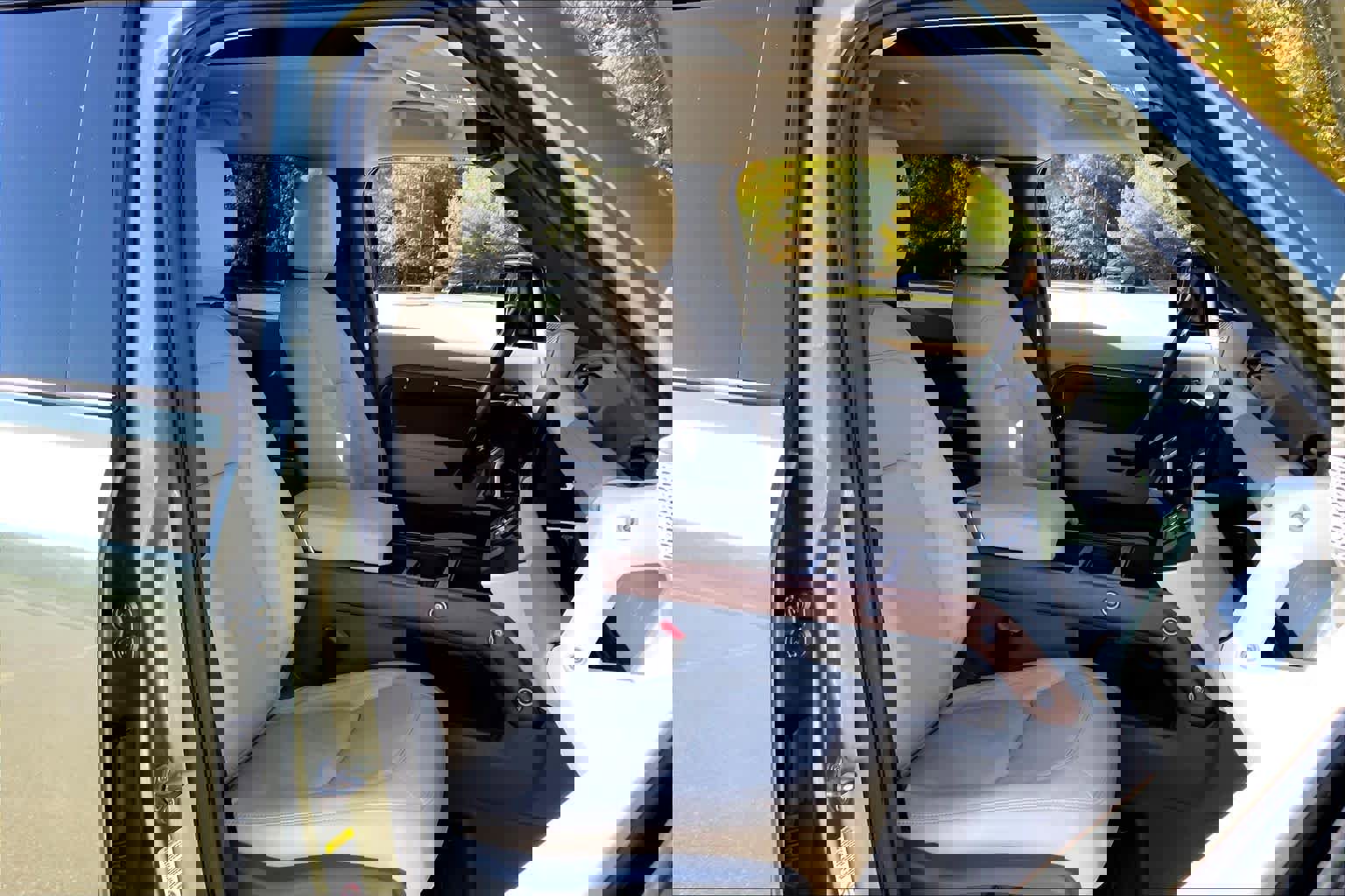 Used 2024 Land Rover Defender 130 S image 7