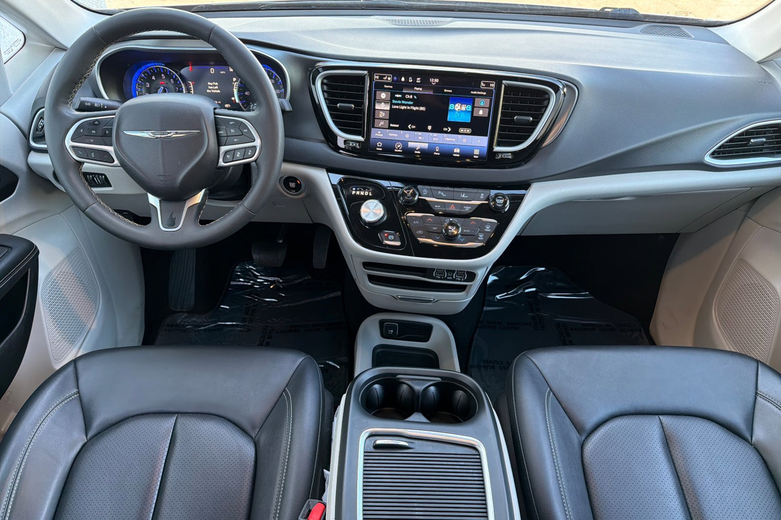 Used 2024 Chrysler Pacifica Touring-L image 12