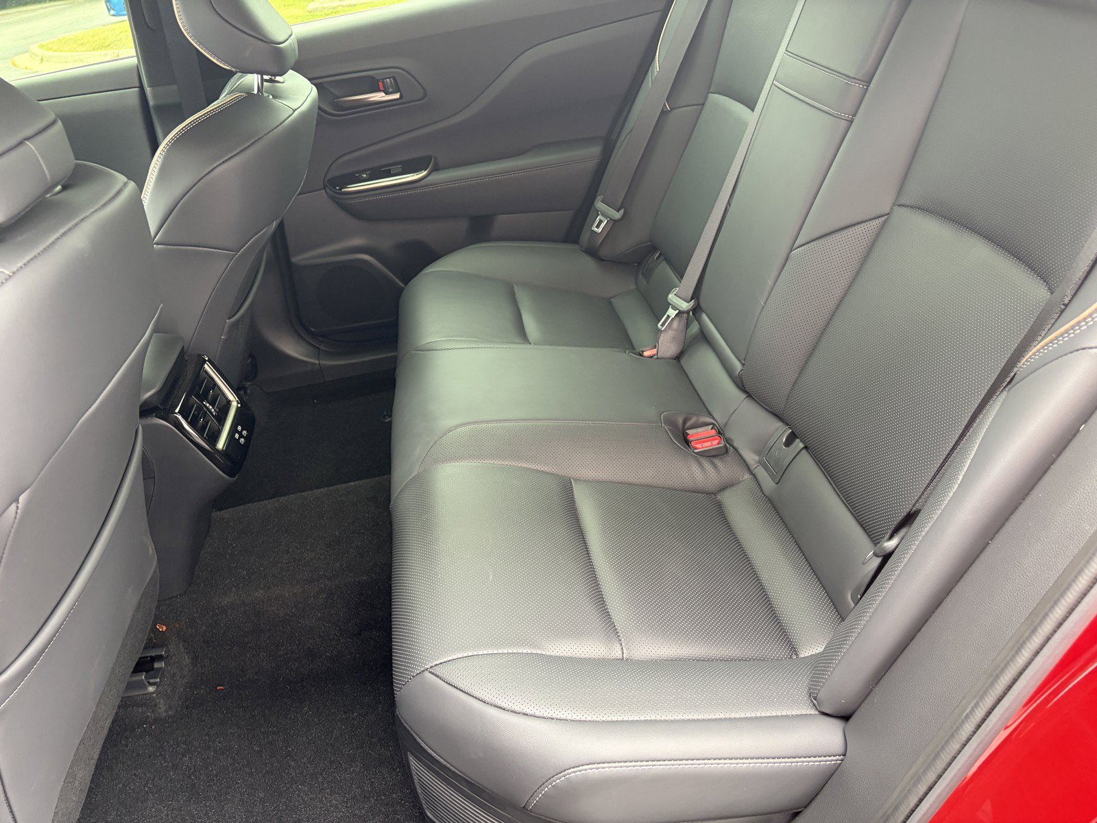 Used 2024 Toyota Crown Platinum AWD/4WD image 9