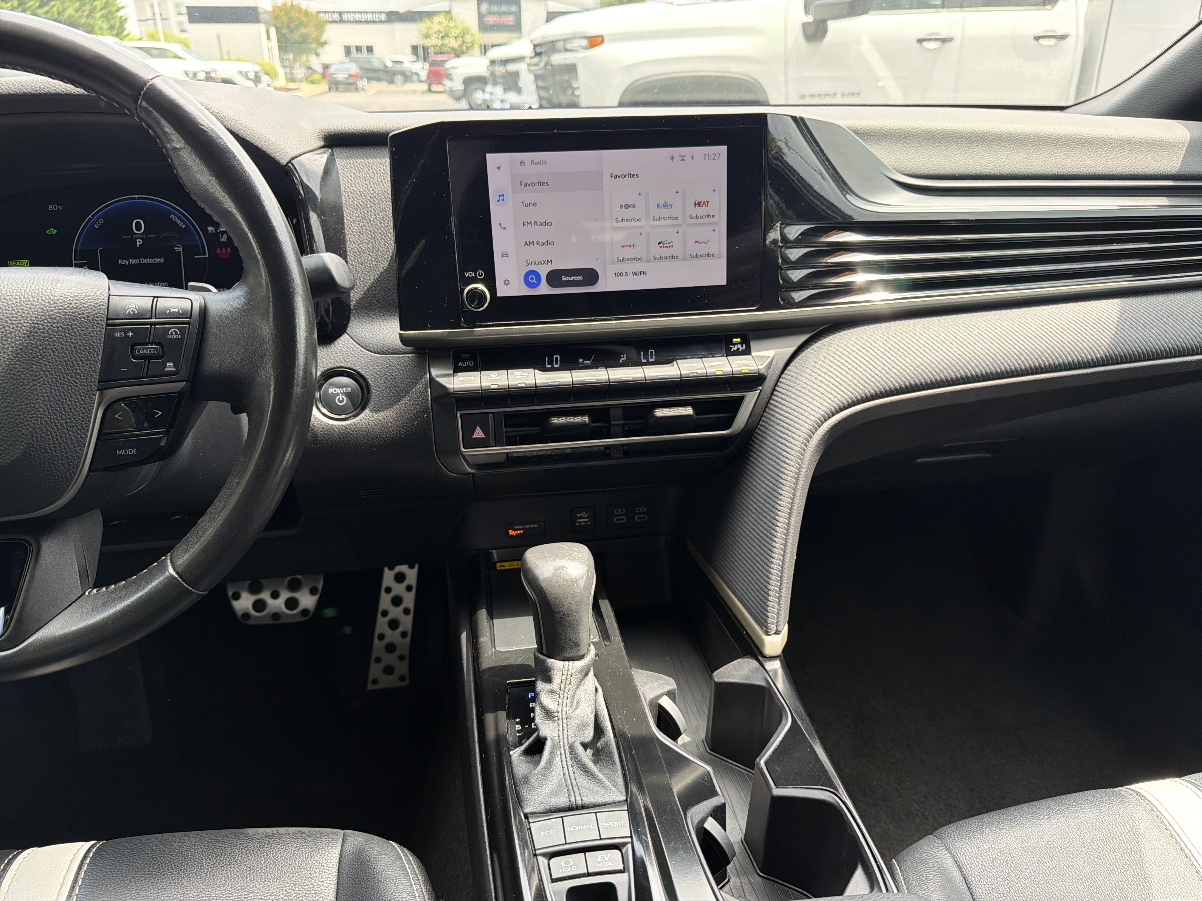 Used 2025 Toyota Camry SE FWD image 30