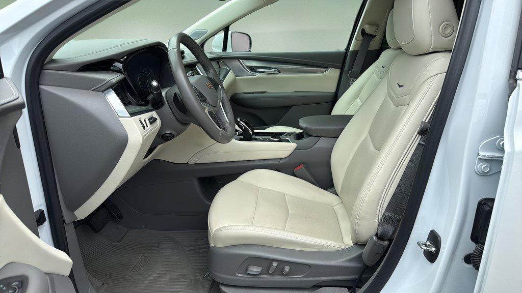 Certified 2024 Cadillac XT5 Premium Luxury w/ Technology Package AWD/4WD image 18