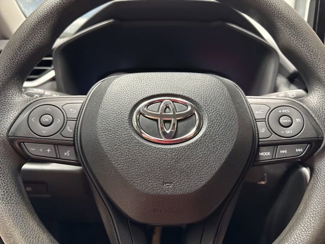 Used 2020 Toyota RAV4 LE image 11
