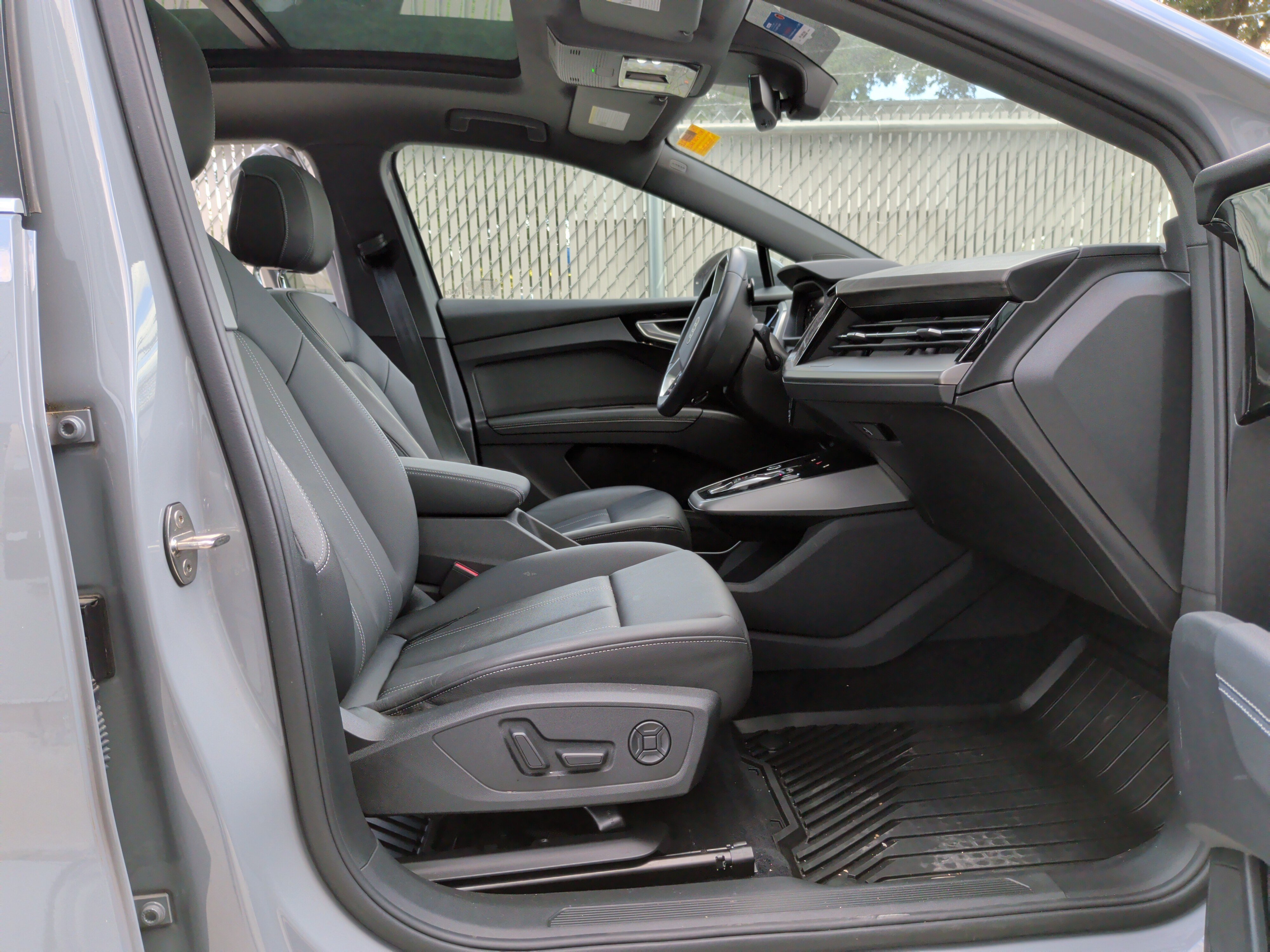 Used 2023 Audi Q4 e-tron Premium Plus w/ Premium Plus RWD image 34
