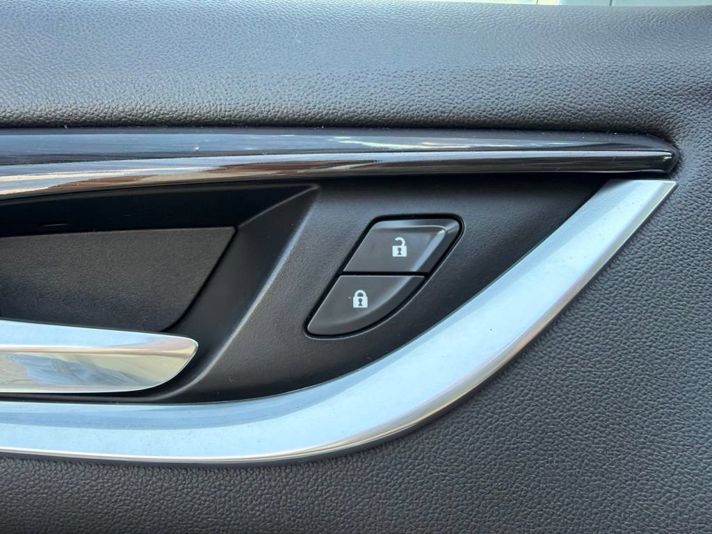 Used 2019 Buick Enclave Essence FWD image 31