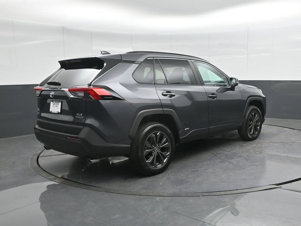 Used 2023 Toyota RAV4 XLE Premium image 2