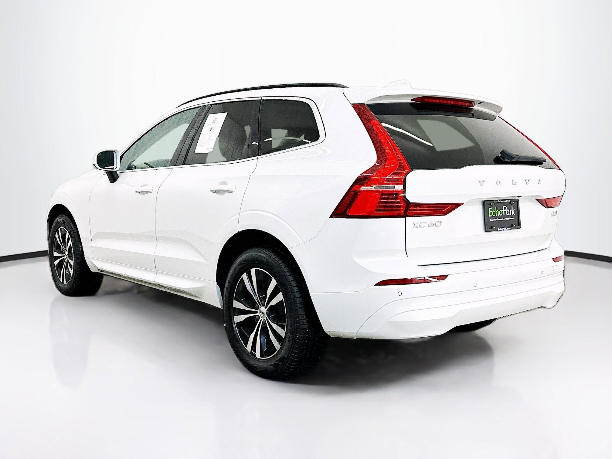 Used 2023 Volvo XC60 B5 Core image 5