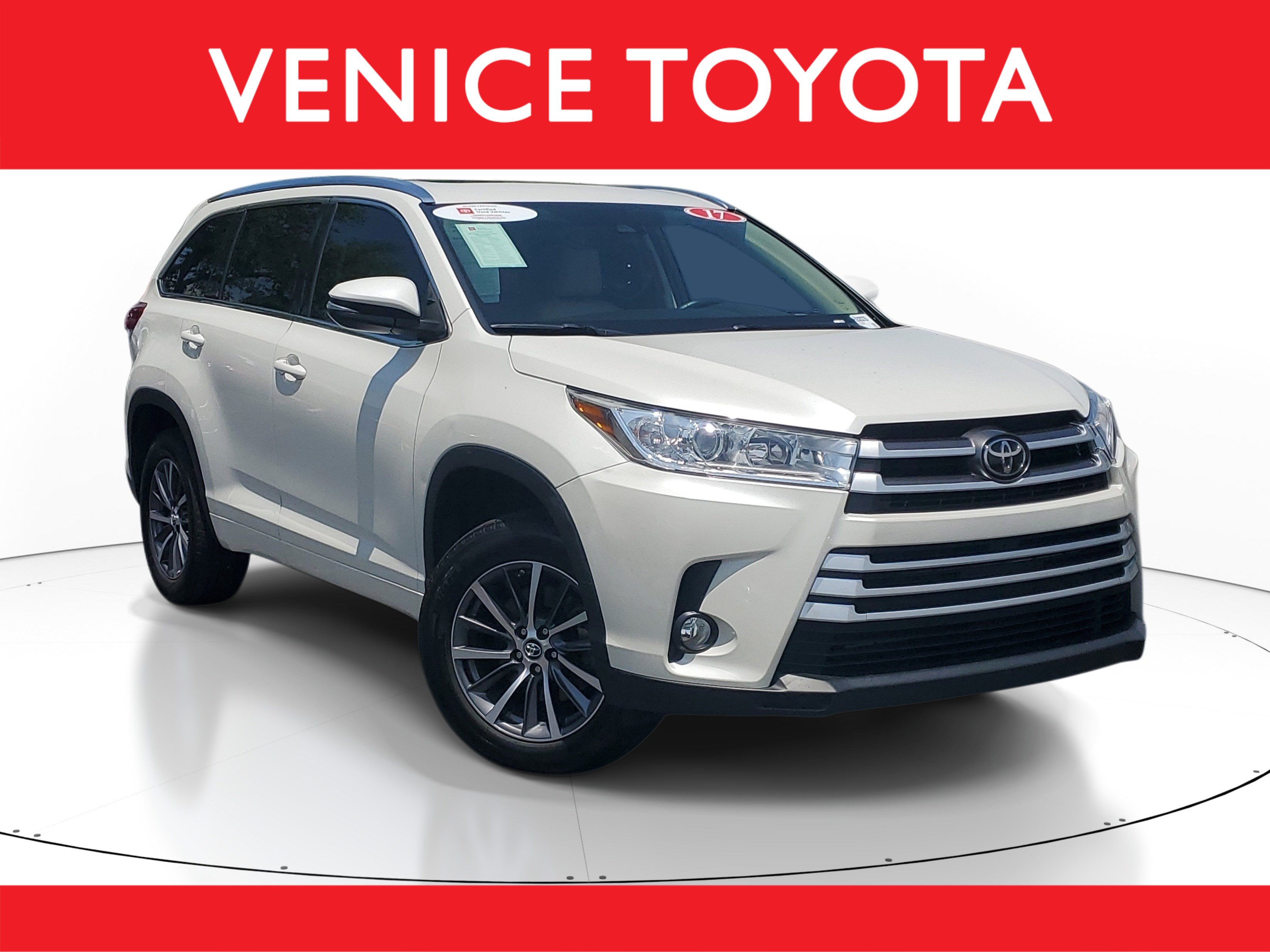 Certified 2017 Toyota Highlander XLE FWD image 1