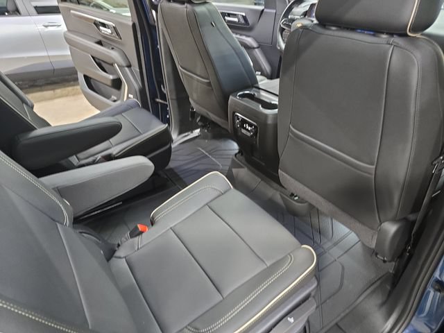 New 2026 Chevrolet Suburban Premier w/ Sun And Tow Package AWD/4WD image 12
