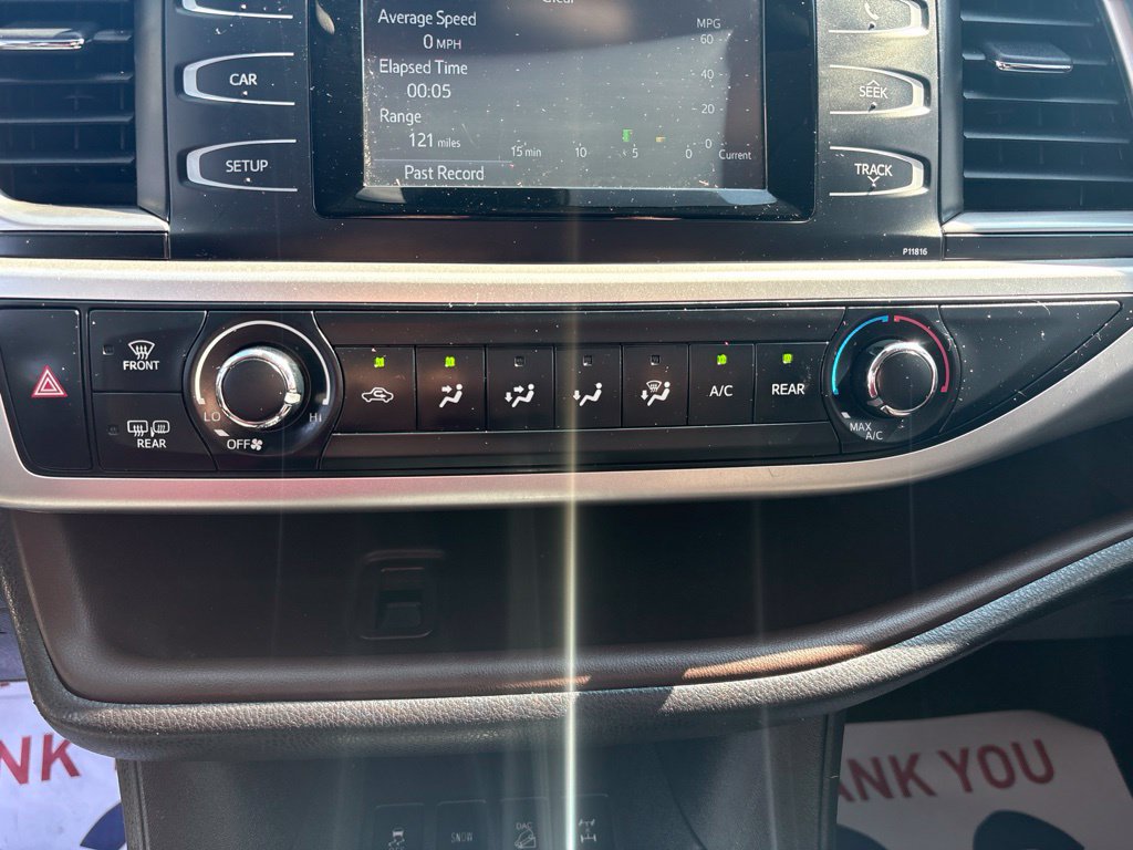 Used 2019 Toyota Highlander LE AWD/4WD image 22