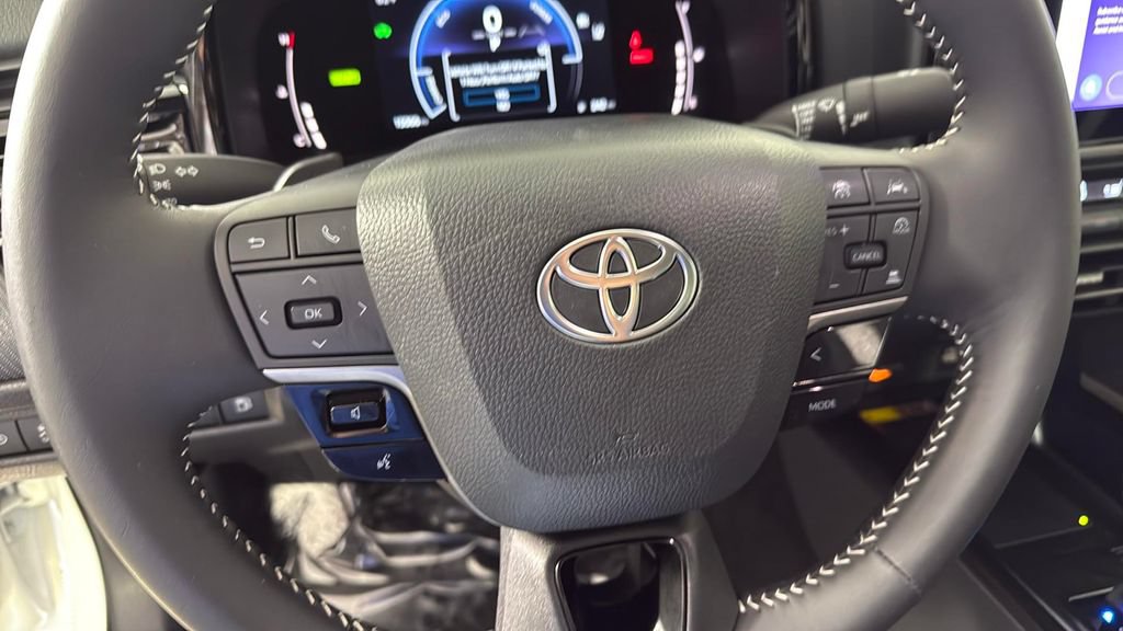 Used 2025 Toyota Camry SE w/ Convenience Package FWD image 23