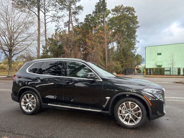 Used 2025 BMW X5 xDrive50e image 2