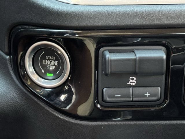 Used 2024 Chevrolet Silverado 1500 LTZ w/ LTZ Convenience Package II AWD/4WD image 19