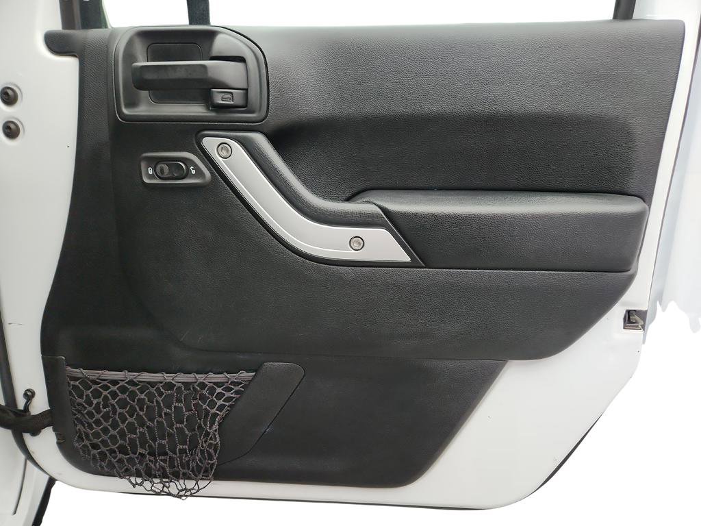 Used 2018 Jeep Wrangler Unlimited Sahara w/ Dual Top Group image 25