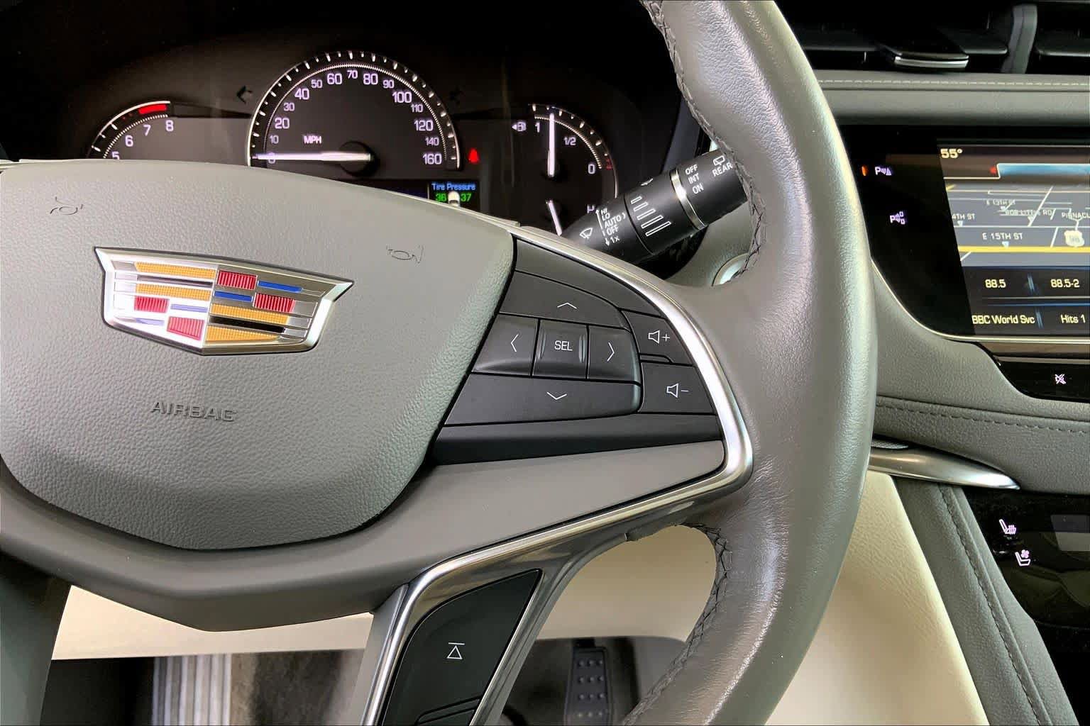 Used 2019 Cadillac XT5 Premium Luxury w/ Driver Assist Package AWD/4WD image 25