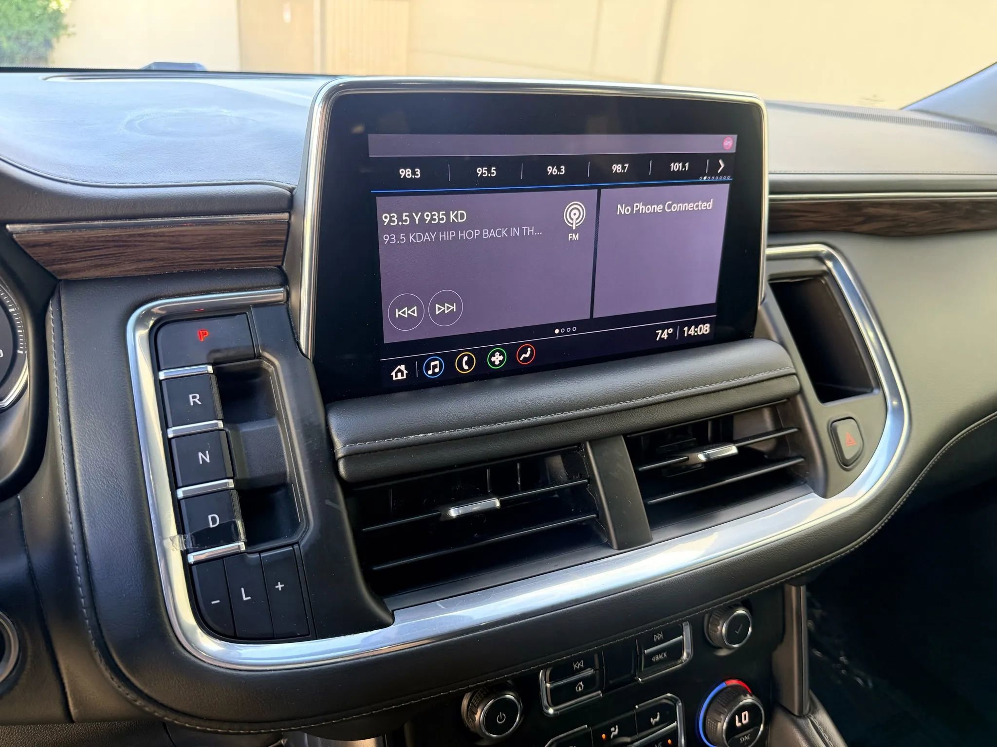 Used 2021 Chevrolet Suburban LS image 23