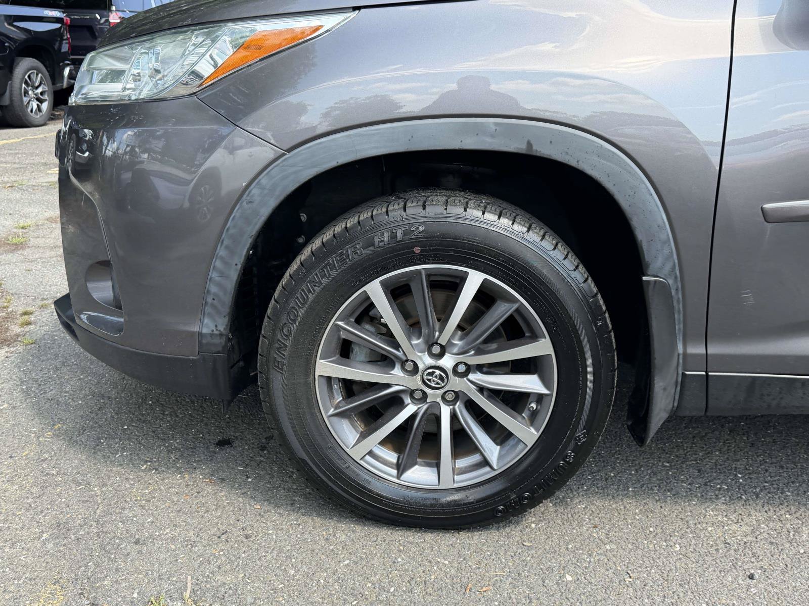 Used 2019 Toyota Highlander XLE AWD/4WD image 9