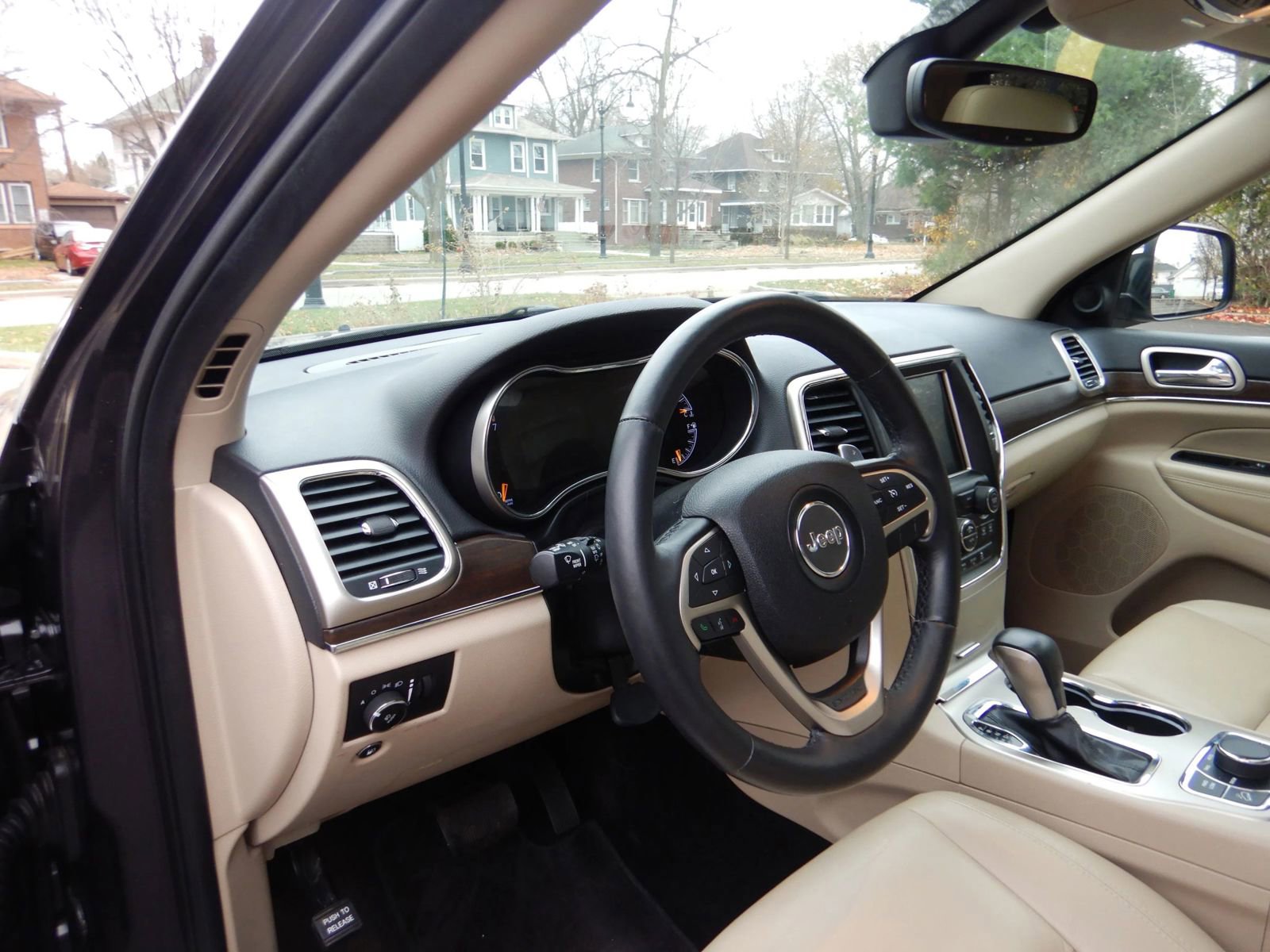 Used 2017 Jeep Grand Cherokee Limited AWD/4WD image 12
