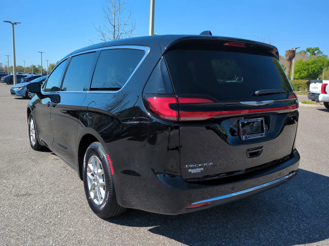 Used 2025 Chrysler Pacifica Select FWD image 4