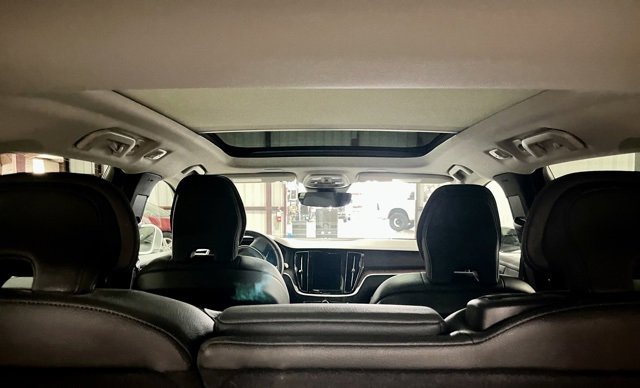 Used 2024 Volvo V60 B5 Cross Country Plus image 5