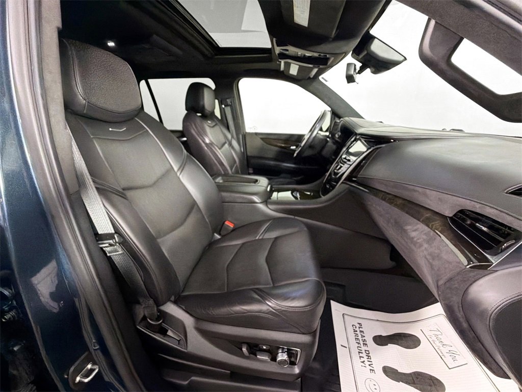 Used 2020 Cadillac Escalade Platinum image 33