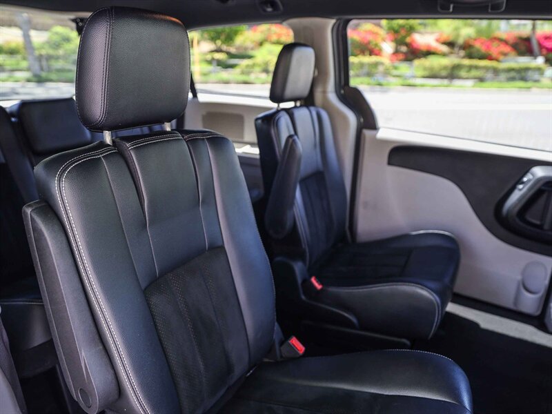 Used 2018 Dodge Grand Caravan SXT FWD image 24